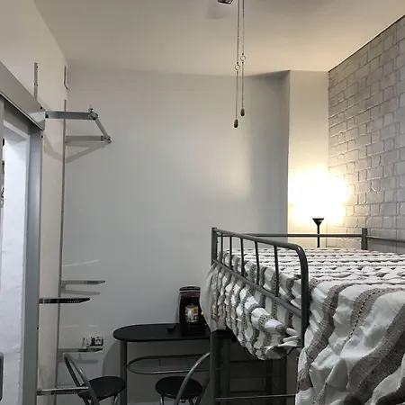 Reyna Express Hostel *