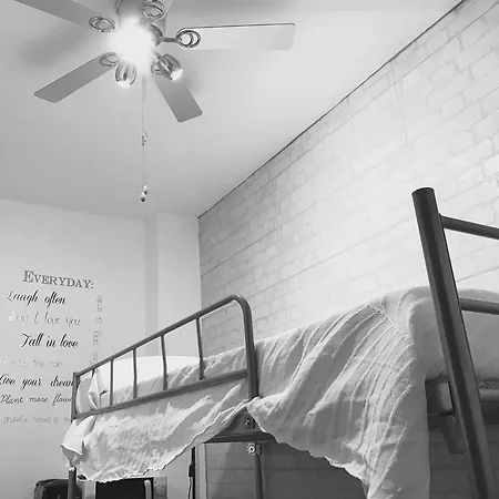 Reyna Express Hostel